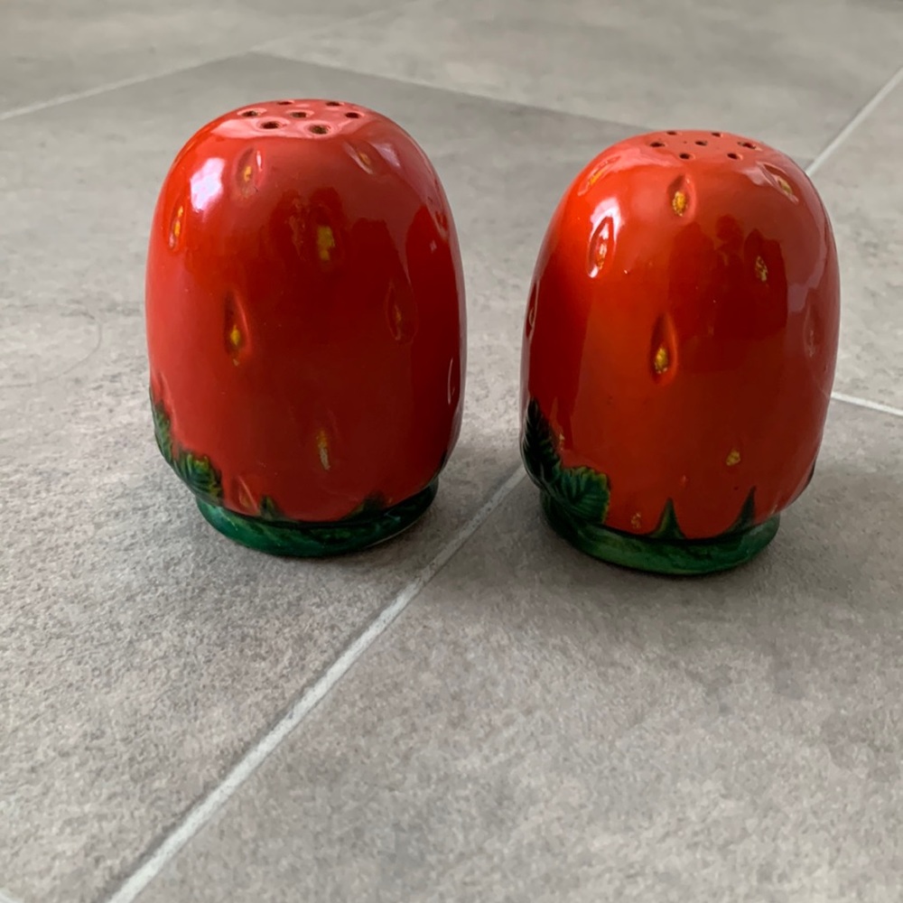Strawberry salt & pepper shakers